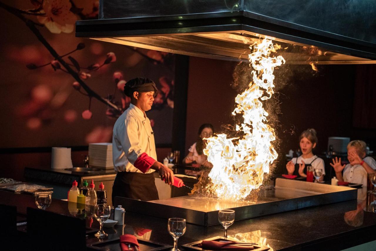 Grand Sirenis Punta Cana Resort & Aquagames Uvero Alto Eksteriør billede Teppanyaki cooking