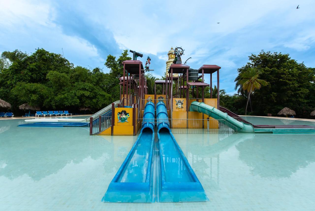 Grand Sirenis Punta Cana Resort & Aquagames Uvero Alto Eksteriør billede Splash Jungle Water Park