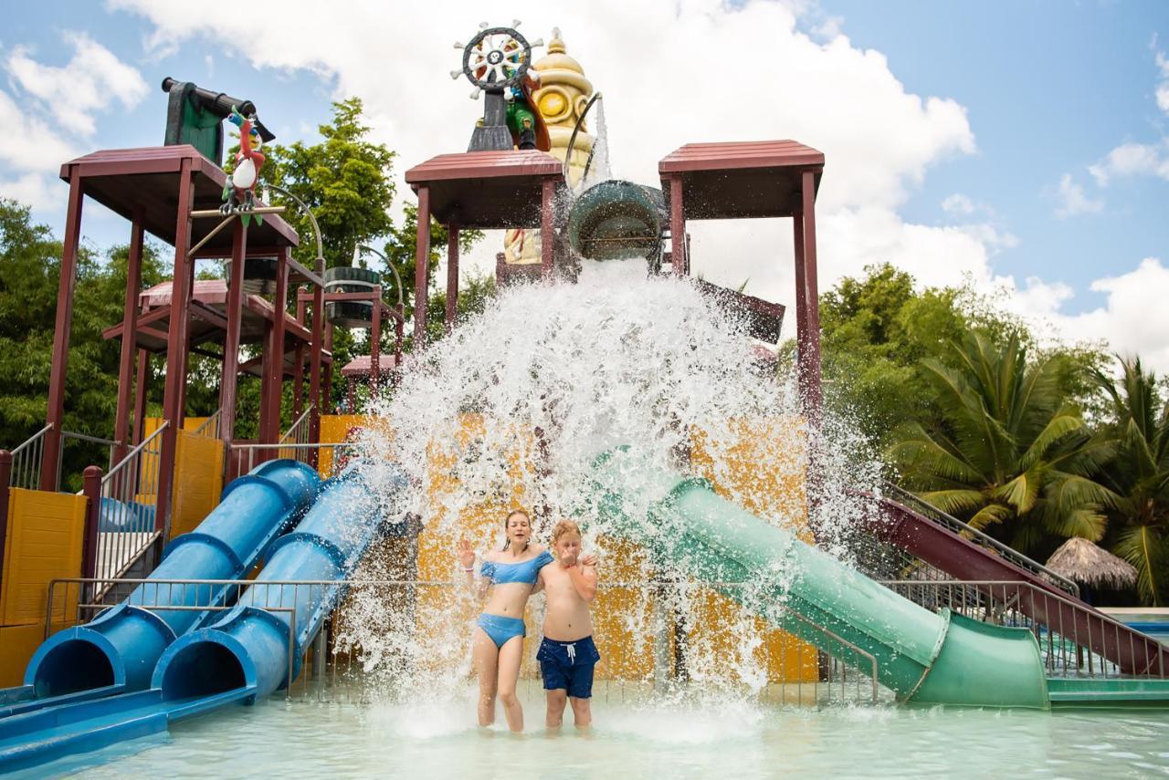 Grand Sirenis Punta Cana Resort & Aquagames Uvero Alto Eksteriør billede Splash Jungle Water Park