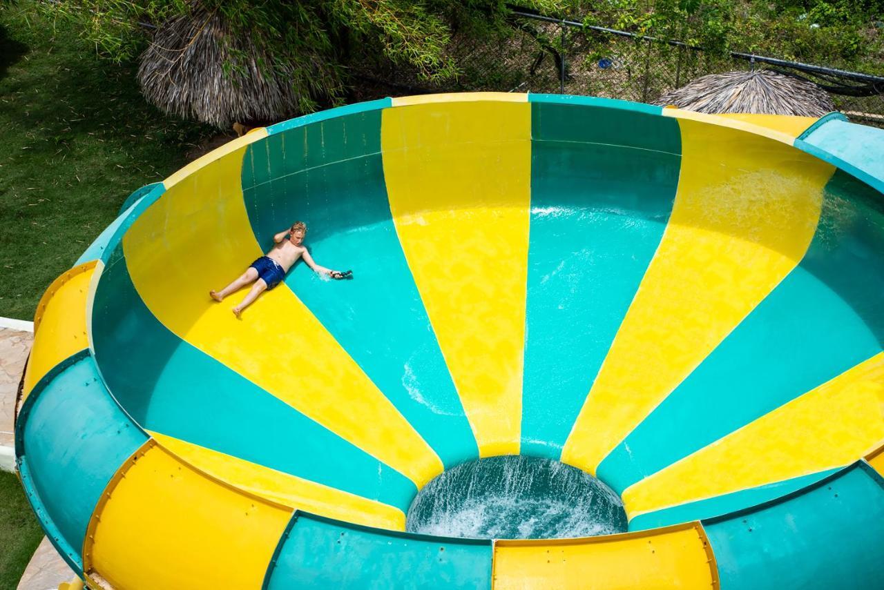 Grand Sirenis Punta Cana Resort & Aquagames Uvero Alto Eksteriør billede The Tornado