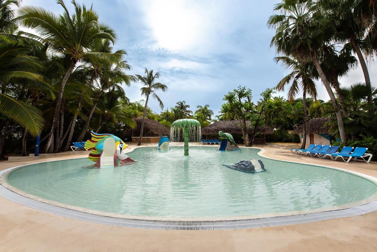 Grand Sirenis Punta Cana Resort & Aquagames Uvero Alto Eksteriør billede The swimming pool at the resort