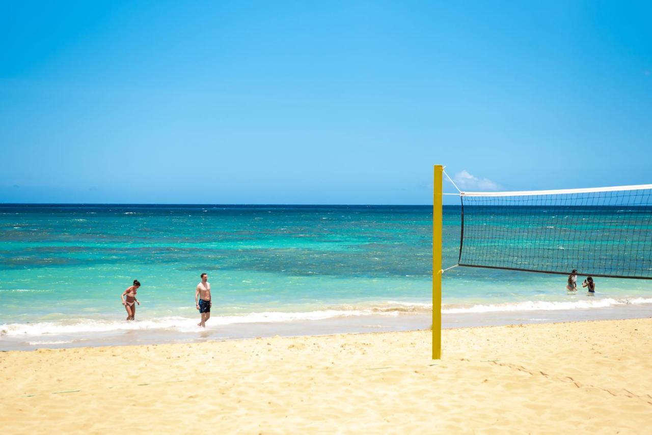 Grand Sirenis Punta Cana Resort & Aquagames Uvero Alto Eksteriør billede Beach volleyball at the Grand Bahia Principe resort