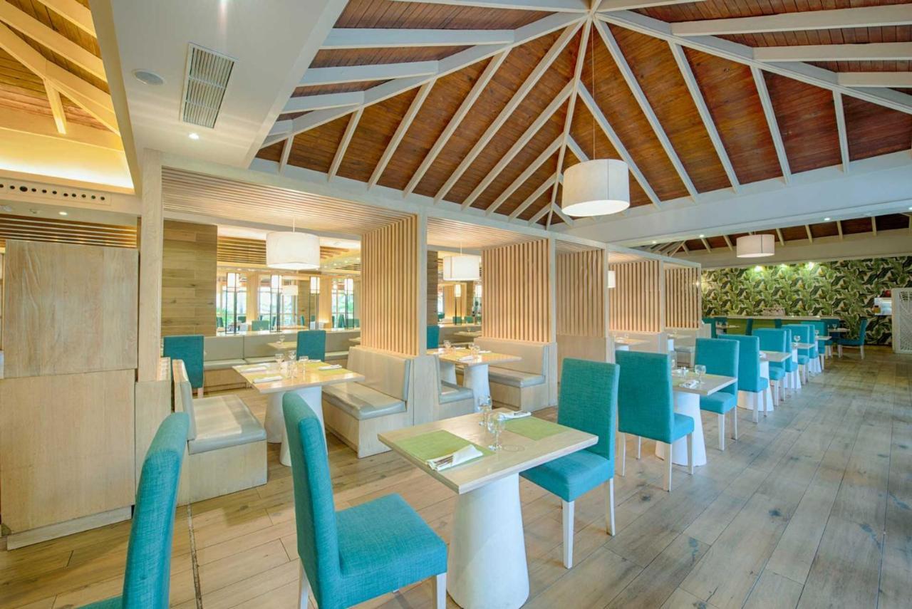 Grand Sirenis Punta Cana Resort & Aquagames Uvero Alto Eksteriør billede The restaurant at the hotel
