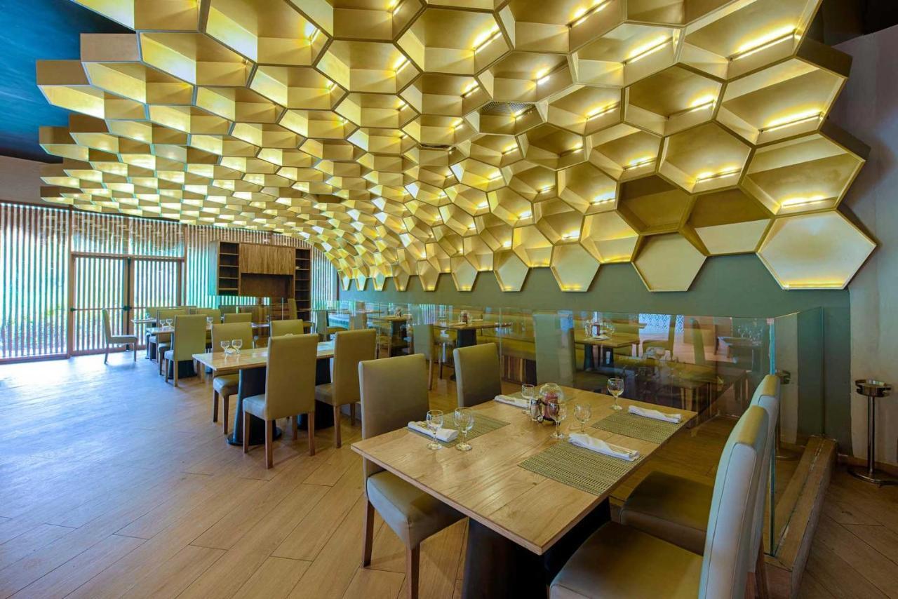 Grand Sirenis Punta Cana Resort & Aquagames Uvero Alto Eksteriør billede The interior of the restaurant