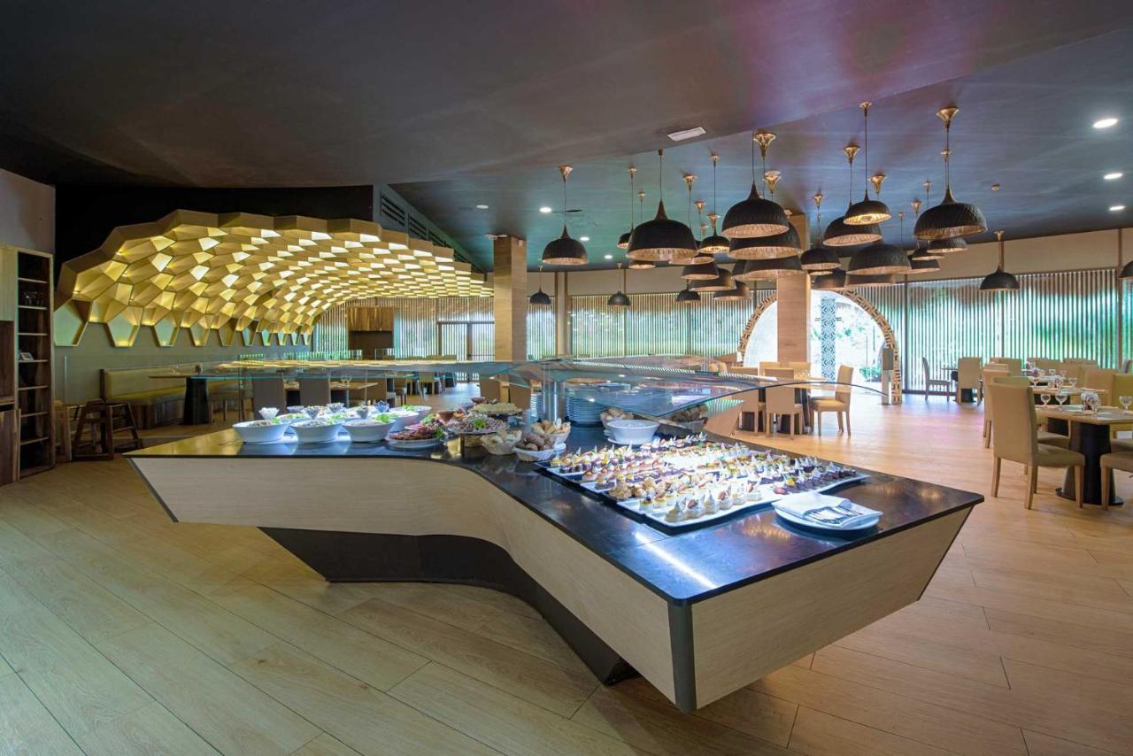 Grand Sirenis Punta Cana Resort & Aquagames Uvero Alto Eksteriør billede The restaurant