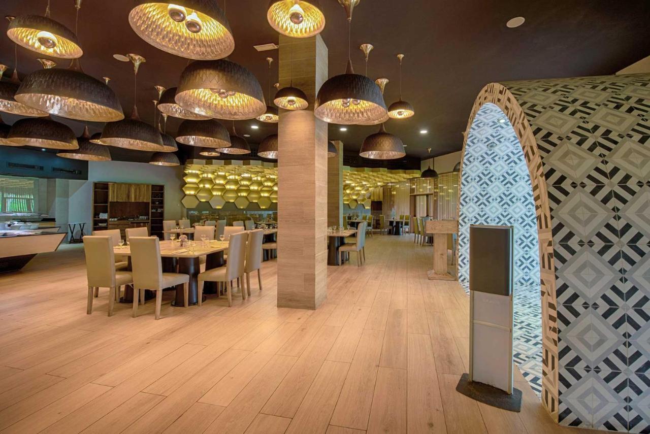 Grand Sirenis Punta Cana Resort & Aquagames Uvero Alto Eksteriør billede The interior of the restaurant