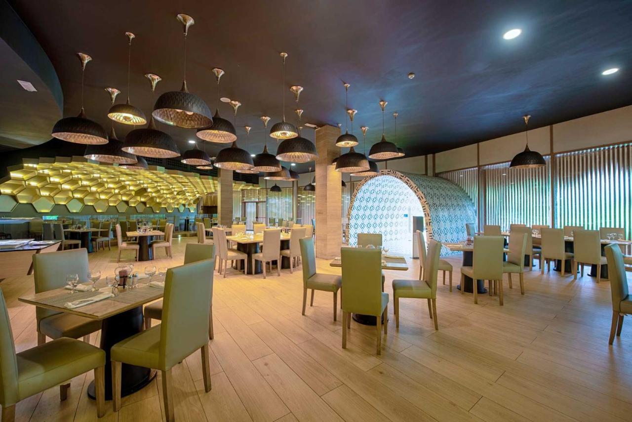 Grand Sirenis Punta Cana Resort & Aquagames Uvero Alto Eksteriør billede Restaurant interior