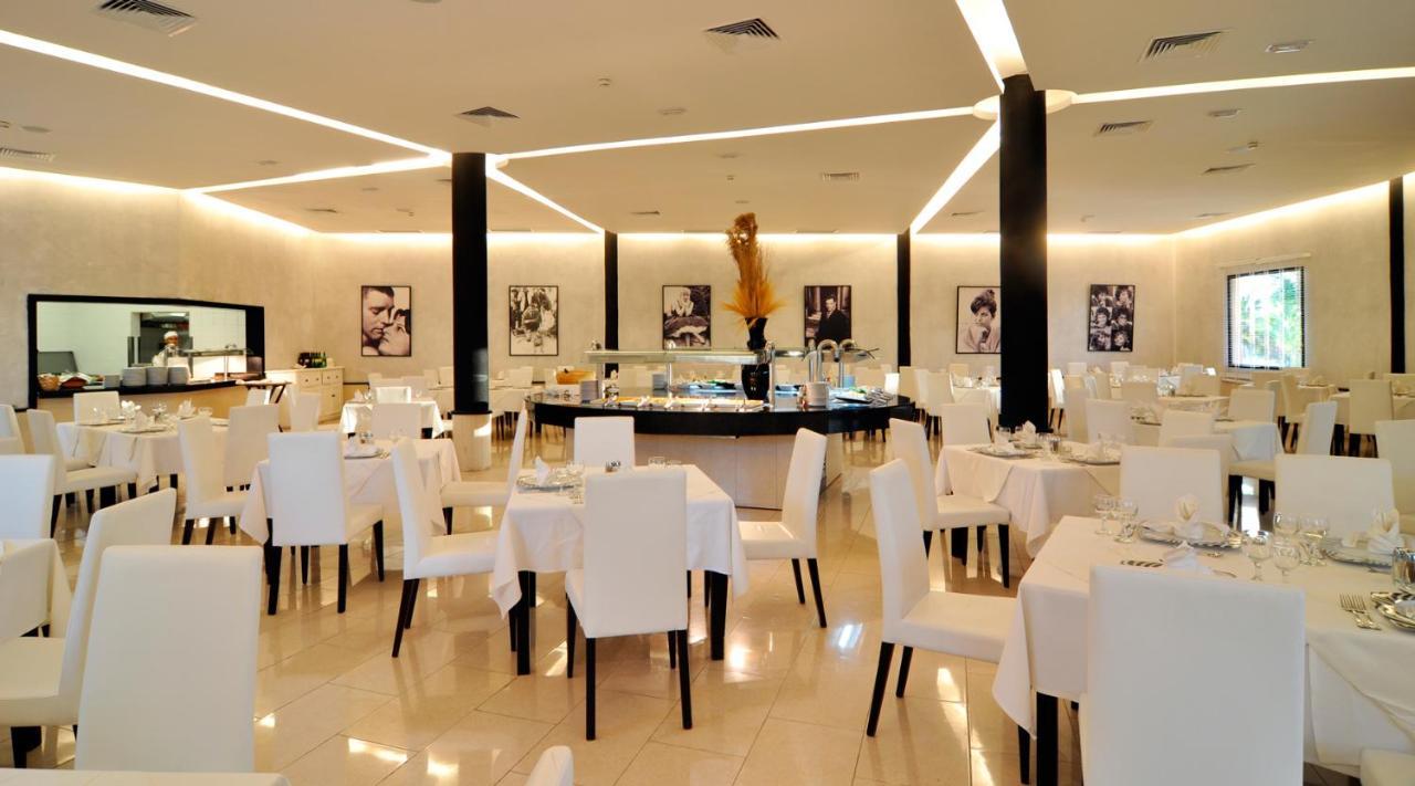 Grand Sirenis Punta Cana Resort & Aquagames Uvero Alto Eksteriør billede Restaurant