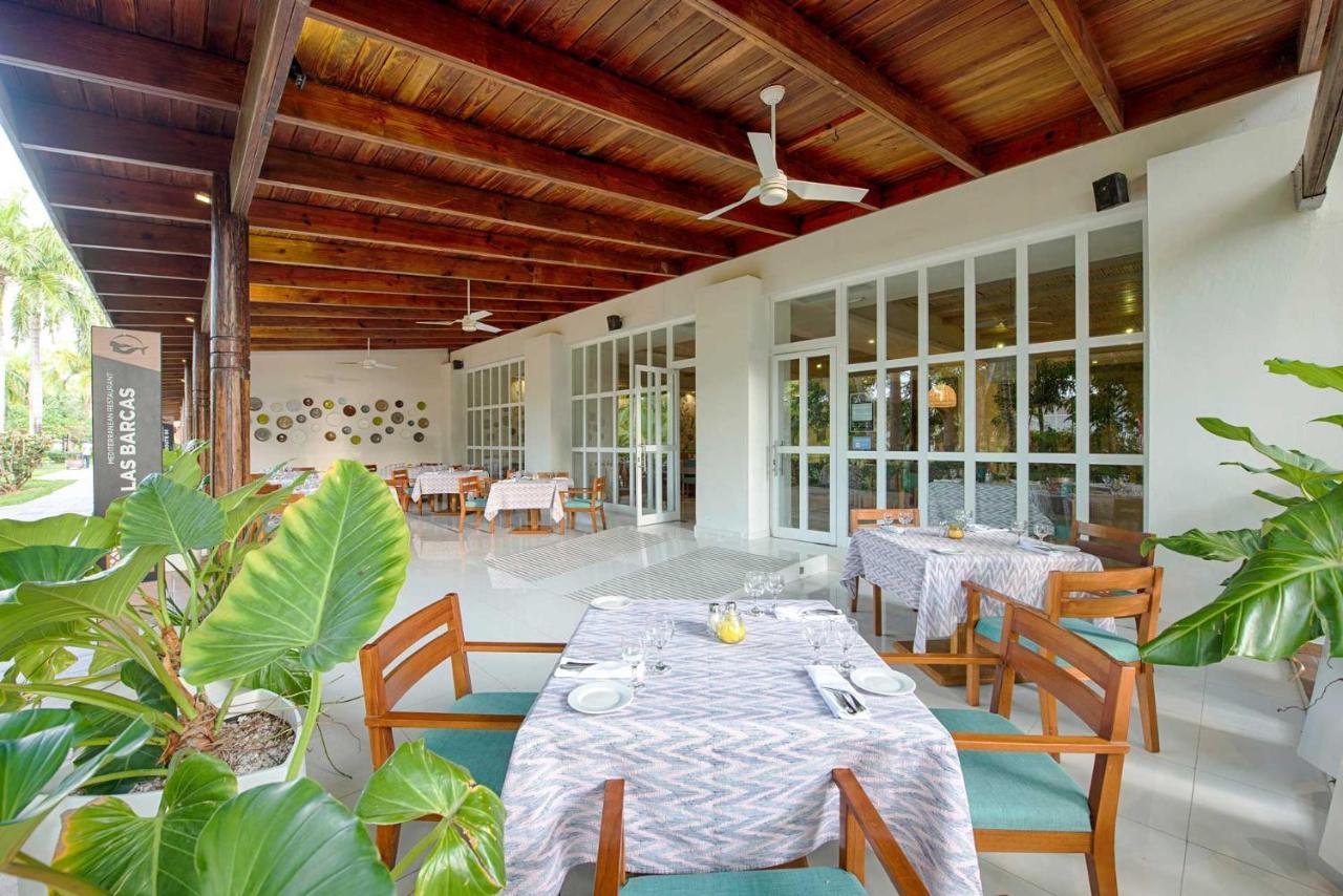 Grand Sirenis Punta Cana Resort & Aquagames Uvero Alto Eksteriør billede The restaurant at the resort