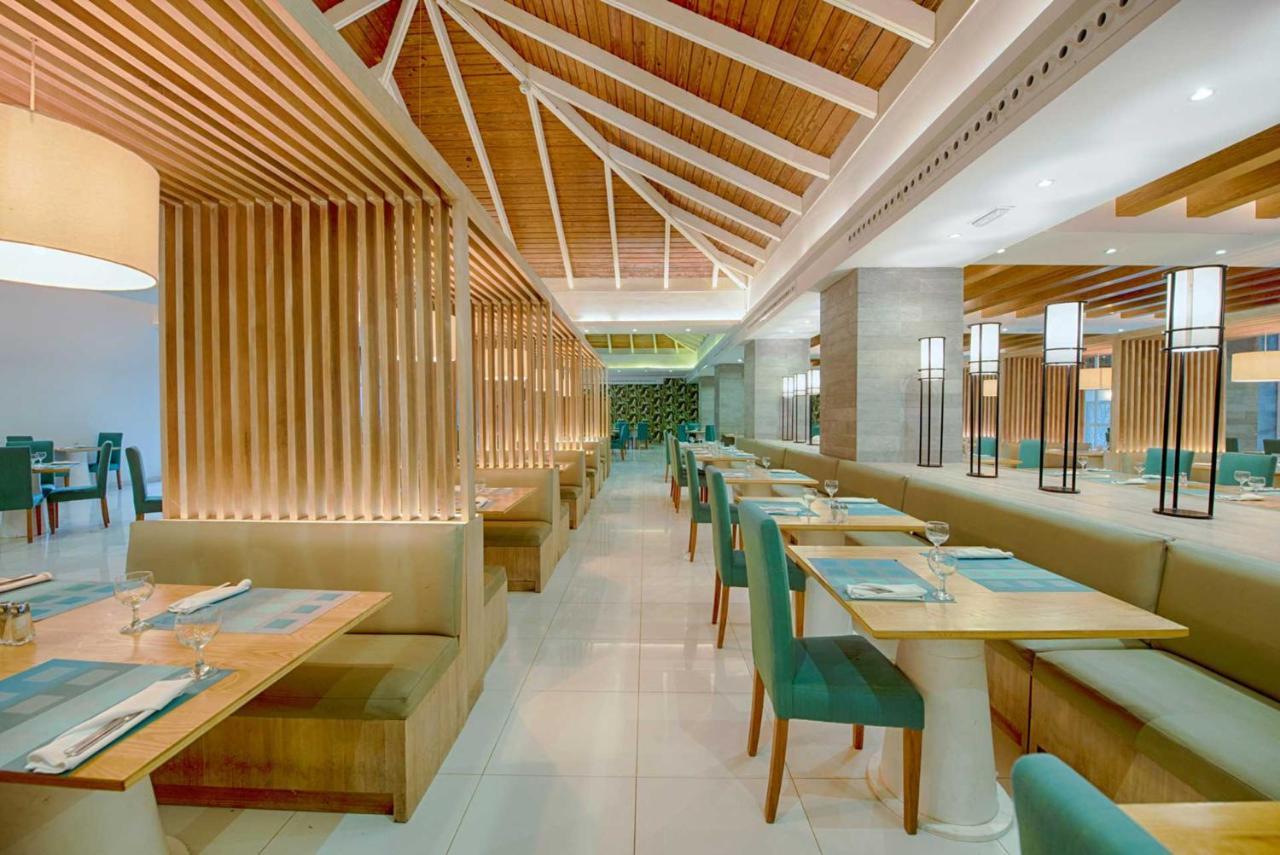 Grand Sirenis Punta Cana Resort & Aquagames Uvero Alto Eksteriør billede The interior of the restaurant