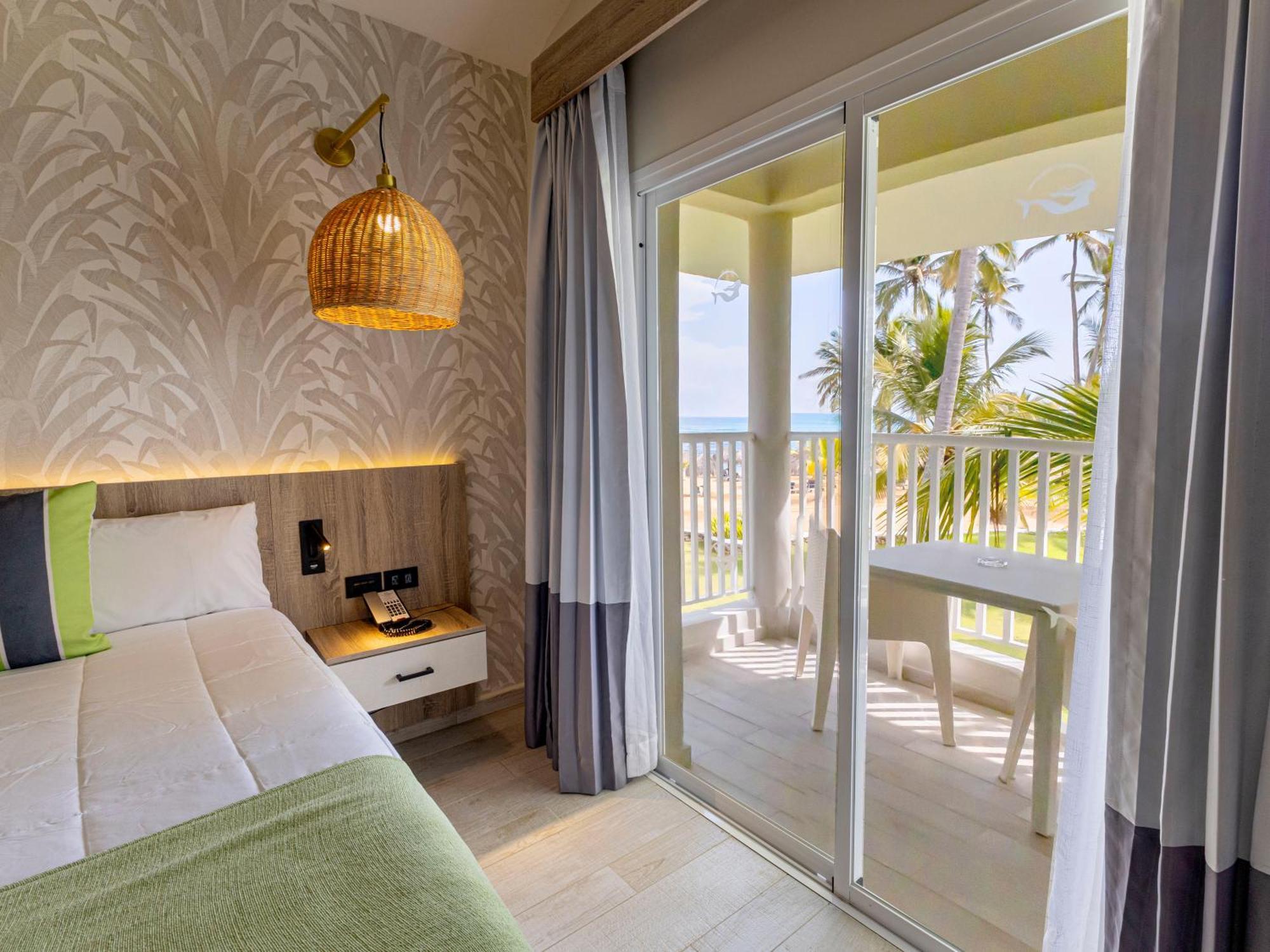 Grand Sirenis Punta Cana Resort & Aquagames Uvero Alto Eksteriør billede A room at the Iberostar Grand Hotel Bávaro
