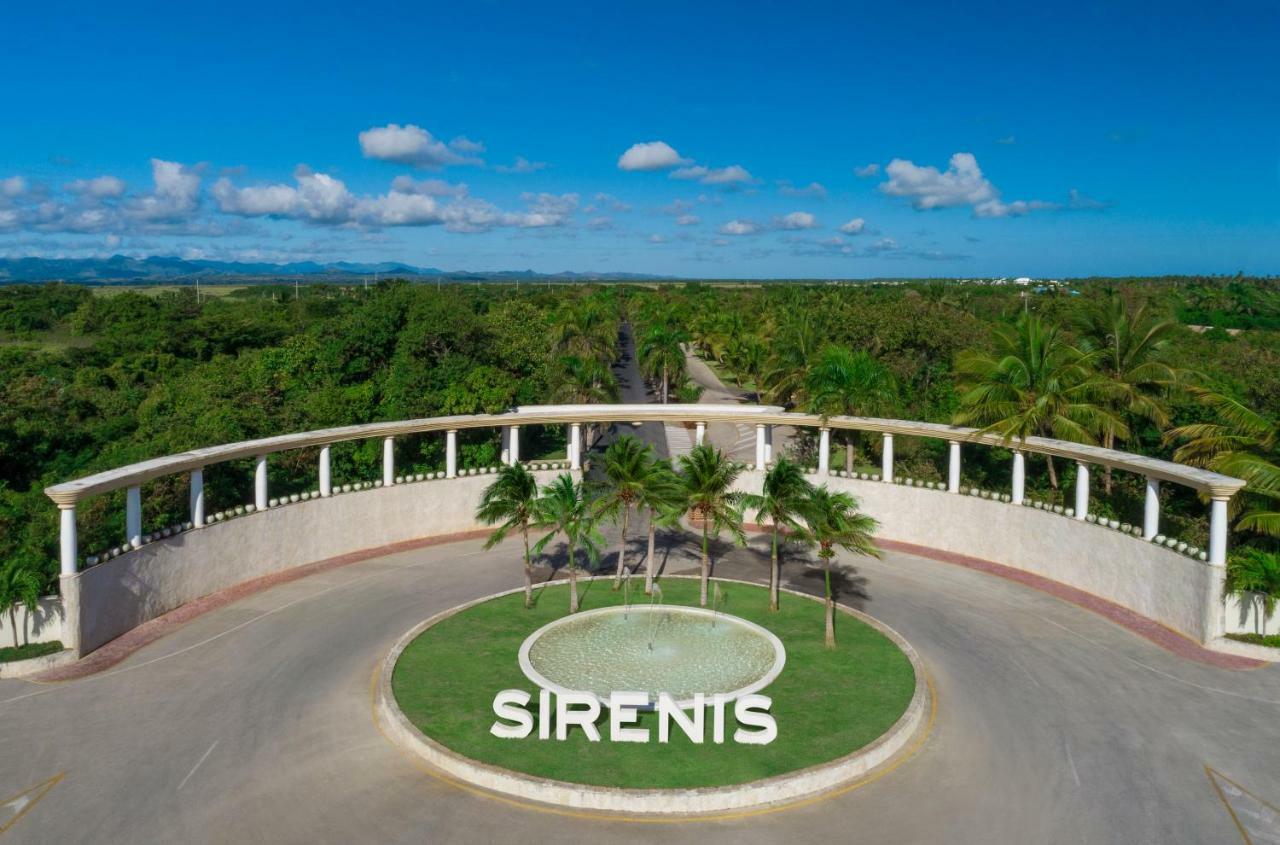 Grand Sirenis Punta Cana Resort & Aquagames Uvero Alto Eksteriør billede Sirenis Resorts entrance