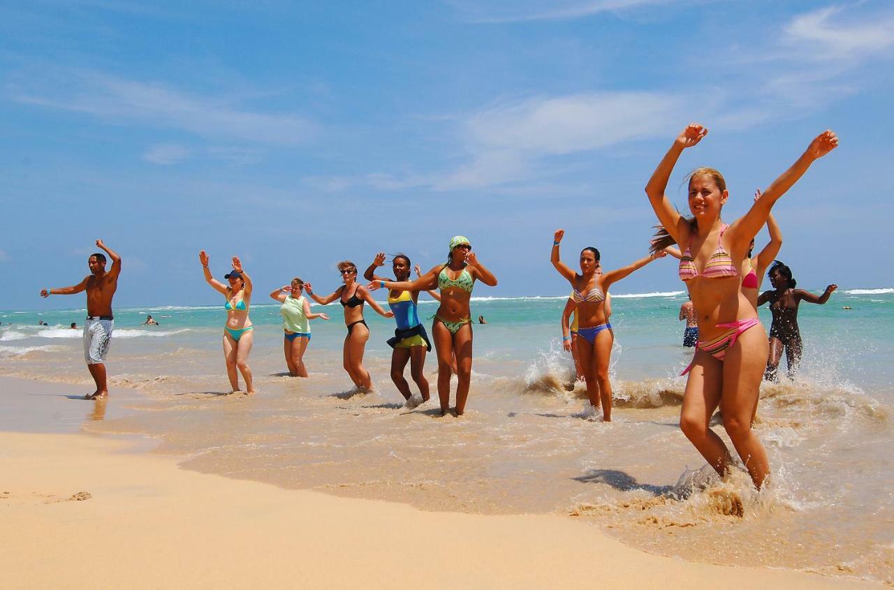 Grand Sirenis Punta Cana Resort & Aquagames Uvero Alto Eksteriør billede Zumba on the beach