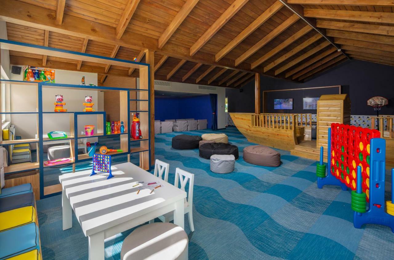 Grand Sirenis Punta Cana Resort & Aquagames Uvero Alto Eksteriør billede The Kids Club at the Sheraton Maldives Resort & Spa