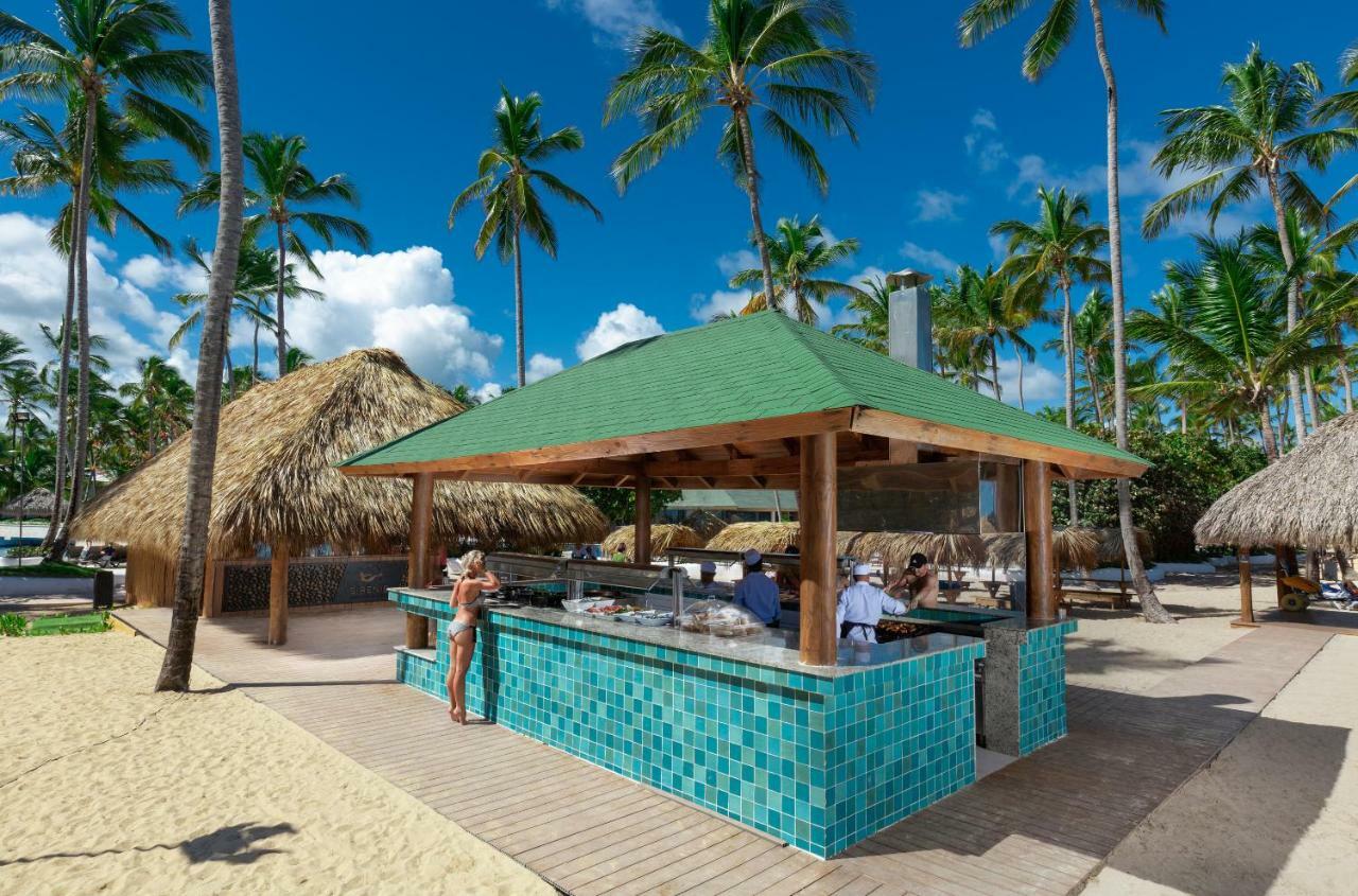 Grand Sirenis Punta Cana Resort & Aquagames Uvero Alto Eksteriør billede A beach bar in Punta Cana, Dominican Republic